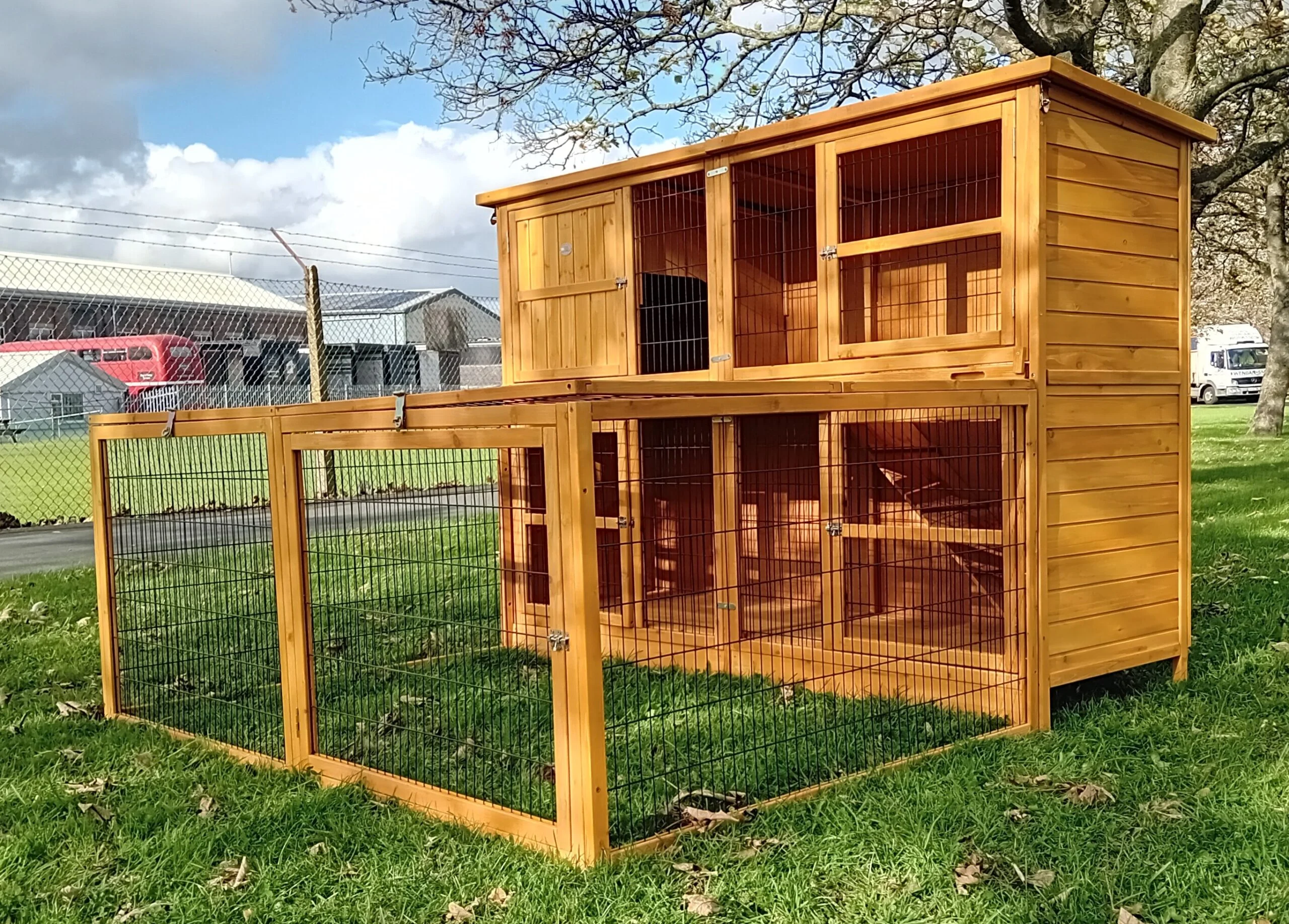THUMPER DELUXE XL With Run Rabbit Hutch - Image 1